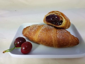 cornetto-alla-ciliegia-peccati-di-gola-lecce